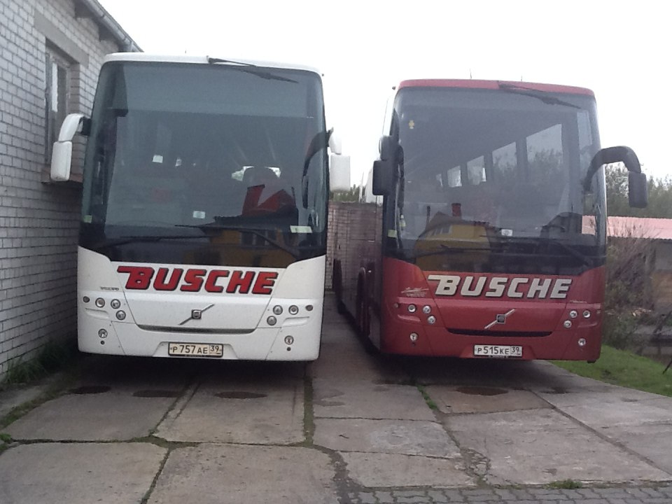 2 современных и комфортабельных туристических автобуса, предназначенных для перевозки пассажиров.